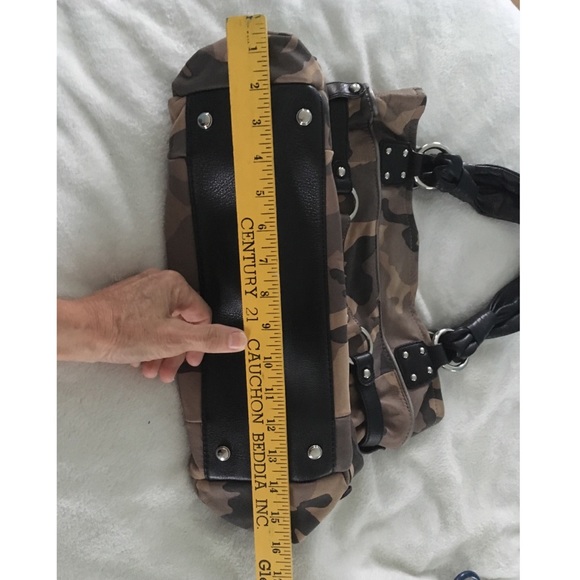 B Makowsky leather camp shoulder purse - Picture 8 of 8